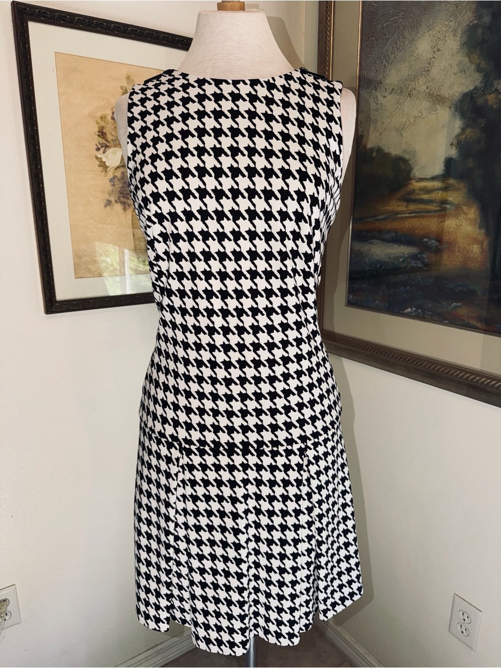 Michael Kors Classic Black & White Houndstooth Sleeveless Dress Size 4 - Picture 2 of 11